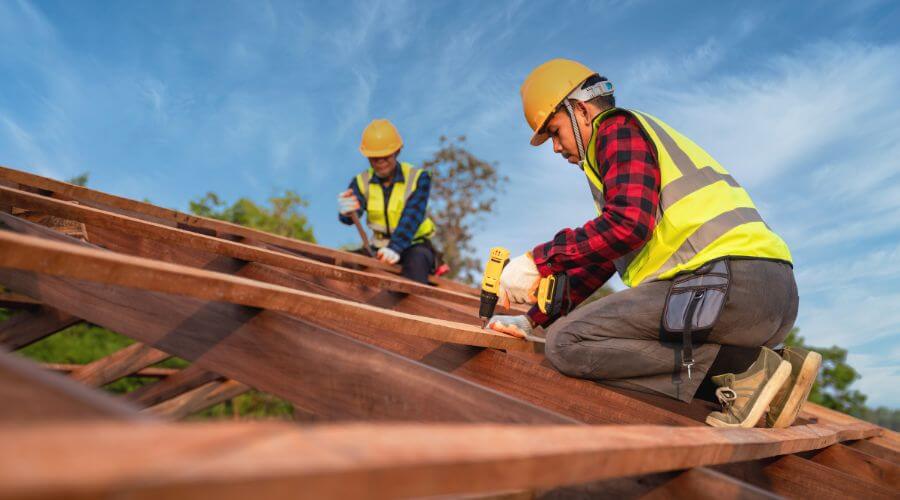 Professional Flat Roofing Installation services in Holladay, TN